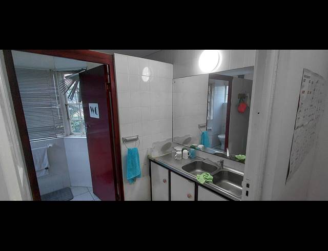 100M² OFFICE TO LET IN OVERPORT
